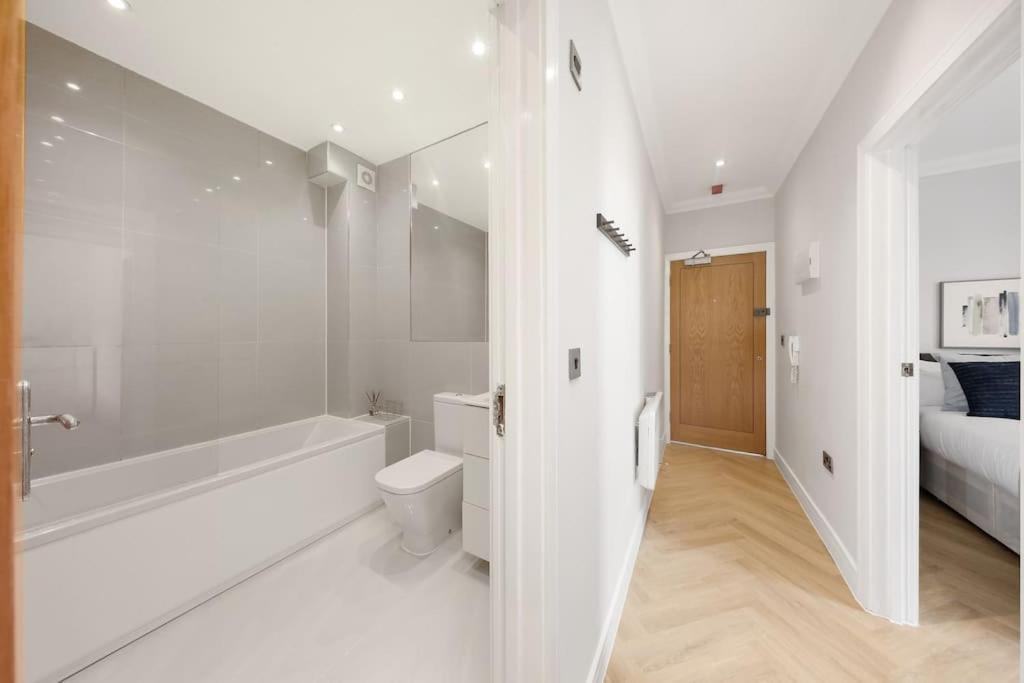 Pleasing 2Bed Flat 10Min To Wimbledon Tennis Court Londra Esterno foto