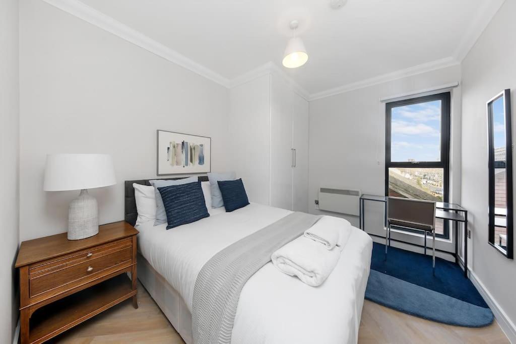 Pleasing 2Bed Flat 10Min To Wimbledon Tennis Court Londra Esterno foto