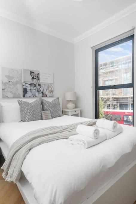 Pleasing 2Bed Flat 10Min To Wimbledon Tennis Court Londra Esterno foto
